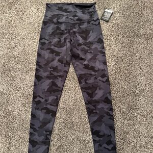 Onzie High-Rise Leggings with Black and Gray Pattern
